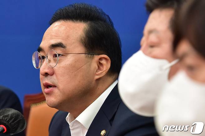 박홍근 더불어민주당 원내대표가 12일 서울 여의도 국회에서 열린 비상대책위원회의에서 이번 폭우 신림동 반지하 일가족 참변에 비통해 하고 있다. (공동취재) 2022.8.12/뉴스1 ⓒ News1 허경 기자