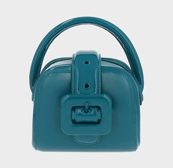 사진 : 찰스앤키스(CHARLES & KEITH)