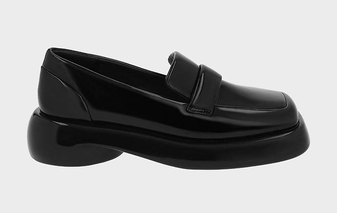 사진 : 찰스앤키스(CHARLES & KEITH), 룰라 에나멜 로퍼 플랫 - 블랙