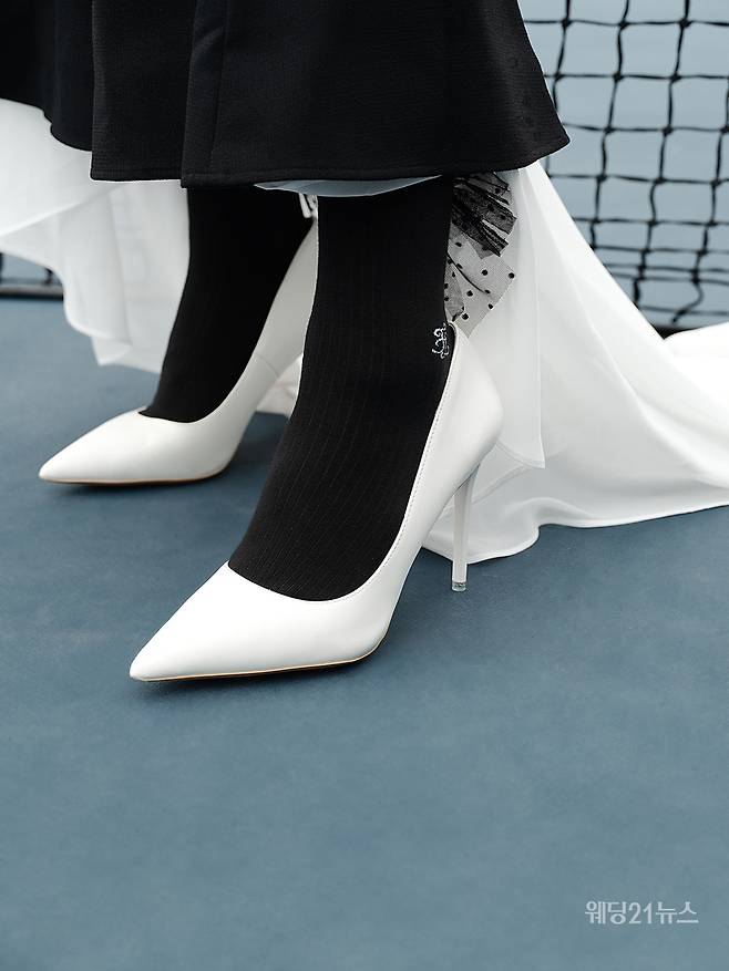 사진 : 에디터 조윤예,&nbsp;드레스 올댓드레스,&nbsp;포토그래퍼 우상권(스튜디오밥스),&nbsp;모델 루카,&nbsp;헤어 미영(보보리스) 메이크업 박소연(연화메이크업),&nbsp;스타일리스트 박소현,&nbsp;제품협찬 로제블랑, 롱샴, 마스카, 손정완, 발롱,&nbsp;쟈니헤잇재즈, 핑거수트, 페어라이어, 휠라,&nbsp;로케이션 W테니스