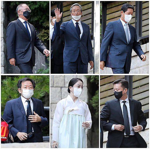 16일 오후 고 변중석 여사 15주기 추모제사가 열린 서울 종로구 정주영 현대그룹 명예회장의 청운동 옛 자택으로 범 현대가 식구들이 들어서고 있다. 변 여사는 고 정주영 현대그룹 명예회장 부인이다. 사진은 시계방향으로 정의선 현대자동차그룹 회장, 정몽준 아산재단 이사장, 정몽윤 현대해상화재보험 회장, 정대선 현대 비에스앤씨 사장과 부인 노현정 전 아나운서, 정몽석 현대종합금속 회장. /뉴스1