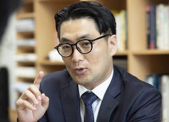 허준영 서강대 경제학부 교수가 8월 3일 오후 서울 마포구 백범로 서강대 게페르트 남덕우 경제관에서 조선비즈와 인터뷰하고 있다. / 박상훈 기자