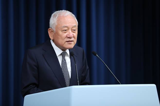 김한길 국민통합위원장이 지난달 7일 27일 용산 대통령실에서 열린 국민통합위원회 출범식 결과에 대해 브리핑하고 있다. /뉴스1