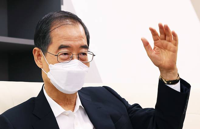 한덕수 국무총리가 16일 세종시 정부세종청사에서 열린 출입기자단 간담회에서 발언하고 있다. /연합뉴스