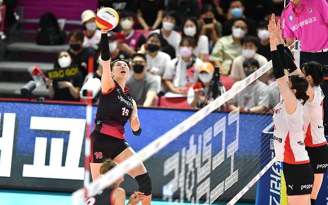 페퍼저축은행을 상대로 맹활약을 펼친 KGC인삼공사 고의정. ⓒ KOVO