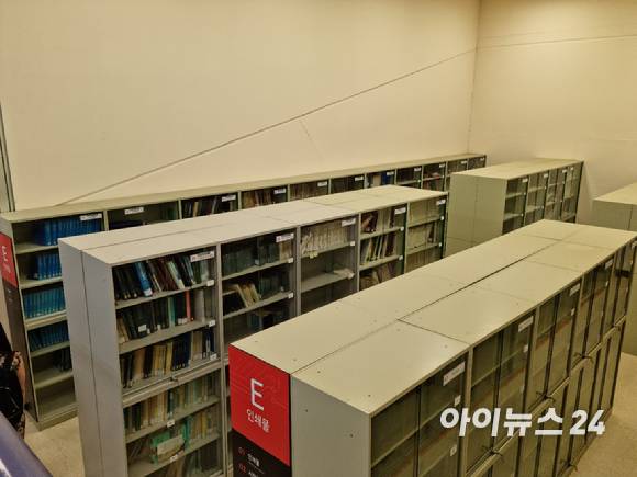 KT원주연수원 통신사료관 내 인쇄물 코너. [사진=안세준 기자]