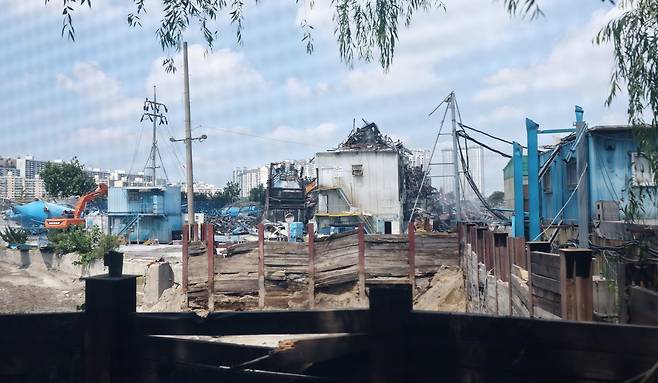 16일 오후 서울 성동구 삼표레미콘 성수 공장에서 막바지 철거작업이 진행되고 있다. 연합뉴스