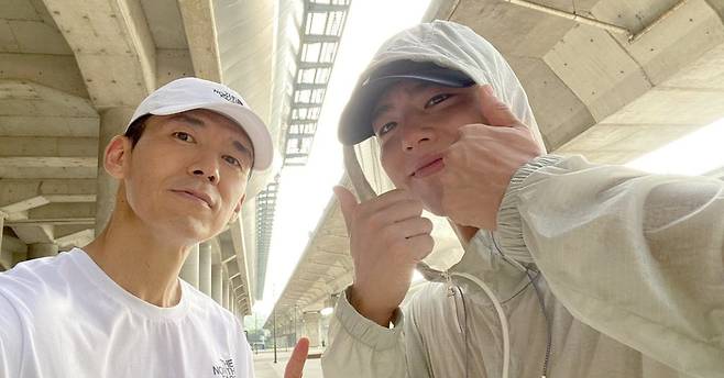 션과 한국해비타트가 주최한 기부 마라톤 ‘2022 815런’에 참여하고 있는 박보검. 사진 션 인스타그램 캡처