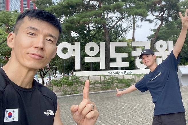 션과 함께 기부 마라톤 ‘2022 815런’에 참여하고 있는 배우 박보검. 사진 션 인스타그램 캡처