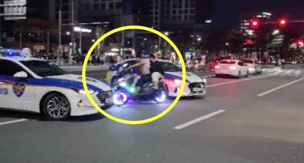 광복절인 15일 새벽 대구 도심에 나타난 폭주족들의 모습. 온라인 커뮤니티 캡처