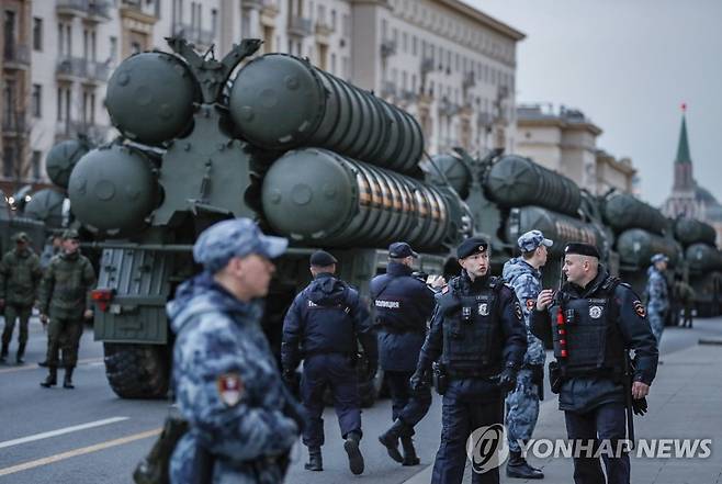 러시아 열병식에 등장한 S-400 지대공 미사일 [EPA 연합뉴스 자료사진. 재판매 및 DB 금지]