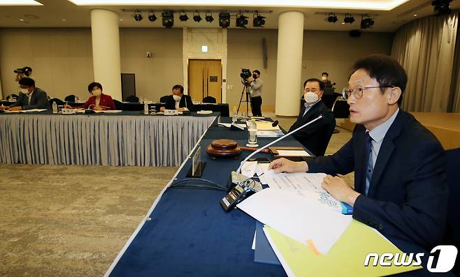 조희연 전국시도교육감협의회장이 11일 오후 충남 부여 롯데리조트에서 열린 제85회 전국시도교육감협의회 총회에서 발언하고 있다. 2022.7.11/뉴스1 ⓒ News1 김기태 기자