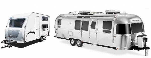 콤팩트 트레일러인 에이스 원 330 DL J 에디션(왼쪽). 에어스트림의 고급 트레일러인 플라잉 클라우드 30FB 오피스(오른쪽)