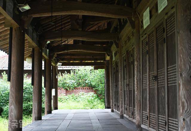 도래마을 입구의 양벽정. 풍산 홍씨 집안의 대소사와 설날 세배 행사가 열리는 곳이다.