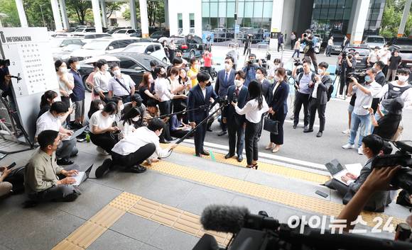국민의힘 이준석 전 대표가 비상대책위원회 전환 및 비대위원장 효력정지 가처분 심문기일인 17일 오후 서울남부지방법원에 출석하고 있다. [사진=국회사진취재단]