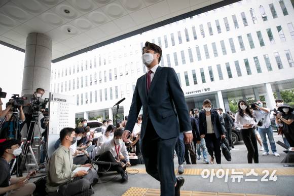 국민의힘 이준석 전 대표가 비상대책위원회 전환 및 비대위원장 효력정지 가처분 심문기일인 17일 오후 서울남부지방법원에 출석하고 있다. [사진=국회사진취재단]