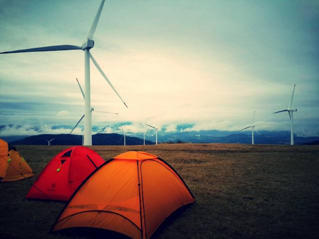 ▲ 선자령 백패킹 모습. 텐트가 대자연의 숨결과 호흡하는 모습이 한폭의 그림처럼 아름답다.  사진제공= 심병교씨