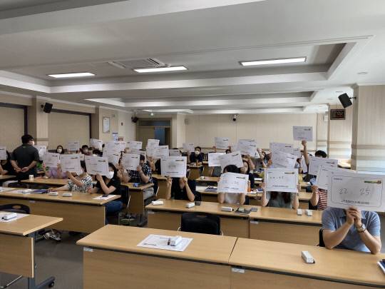 안보 골든벨 진행 장면  사진=논산계룡교육지원청 제공