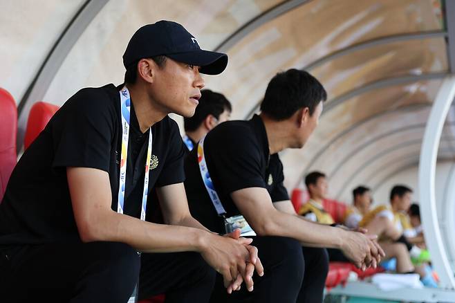 최원권(왼쪽) 대구FC 감독대행. 한국프로축구연맹 제공