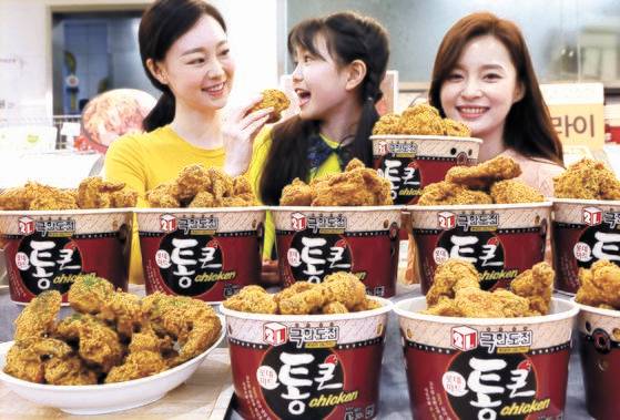 롯데마트가 2019년 내놓았던 통큰치킨. 중앙포토