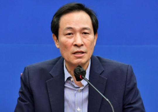 Woo Sang-ho, chairperson of the Democratic Party of Korea’s emergency response committee, speaks at a committee meeting at the National Assembly on August 17. National Assembly press photographers