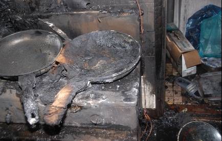 [수원=뉴시스] 후라이팬 사용 도중 불이 난 현장 모습. (사진=경기도 소방재난본부 제공) *재판매 및 DB 금지