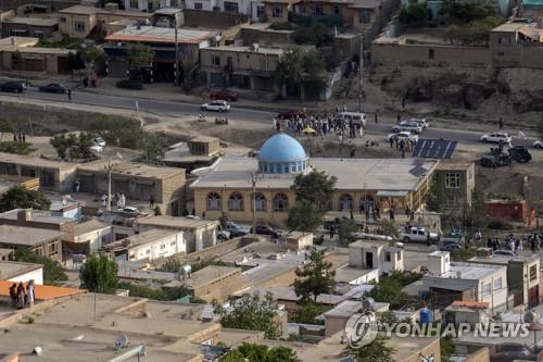 17일 자폭테러가 발생한 아프간 카불의 모스크. [AP 연합뉴스 자료사진. 재판매 및 DB 금지]