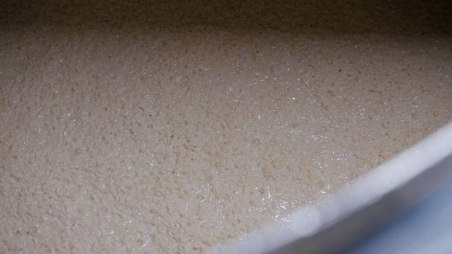 화요 공장에서 발효되고 있는 술. /味술관 유튜브