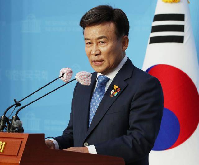 2020년 8월 20일 김원웅 당시 광복회장이 국회 소통관에서 안익태 친일·친나치 행적 영상 자료 공개 기자회견을 열고 발언하고 있다. 연합뉴스