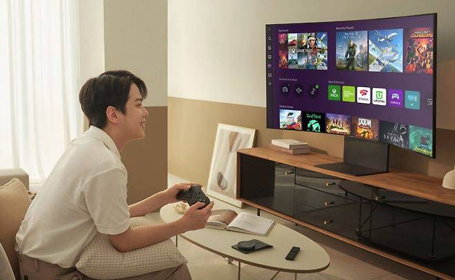 가로 모드에서는 스마트 TV 기능을 지원해 텔레비전처럼 쓸 수 있다. 출처=삼성전자