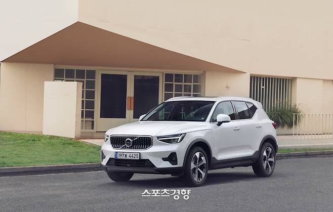 ‘마일드 하이브리드’ XC40