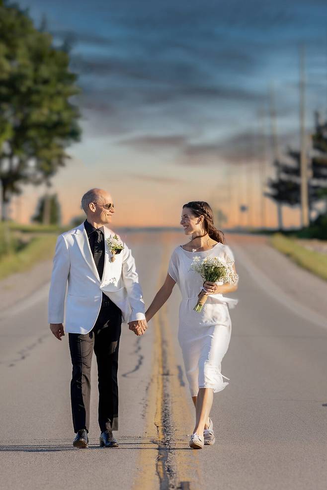 ▲ 결혼식을 올린 커트 브라우닝(왼쪽)과 알리사 시즈니 ⓒ커트 브라우닝 트위터 캡처