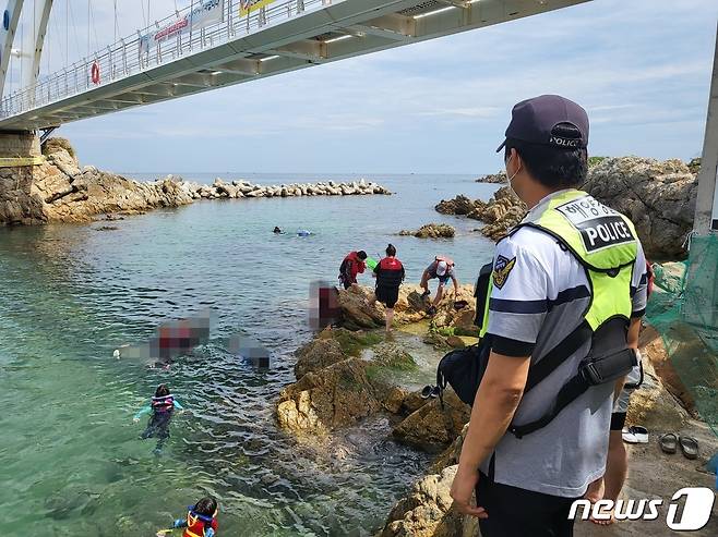 삼척 장호항 인근 연안 순찰하는 동해해경.(동해해경 제공) 2022.8.20/뉴스1