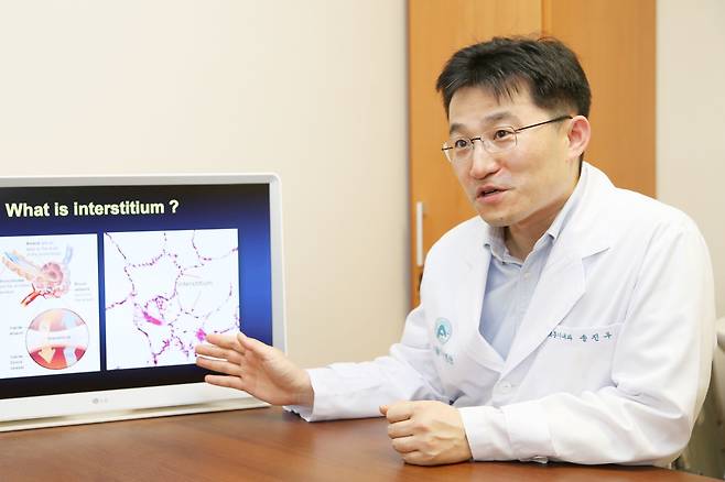 송진우 서울아산병원 호흡기내과 교수가 지난 11일 서울아산병원에서 조선비즈와 인터뷰를 하고 있다. /서울아산병원 제공