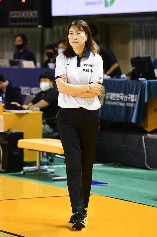 정선민 대표팀 감독은 20일 청주 라트비아전에서 승리한 후 “최종 엔트리에서 빅맨진은 그대로 갈 것”이라고 밝혔다. 사진=대한민국농구협회 제공