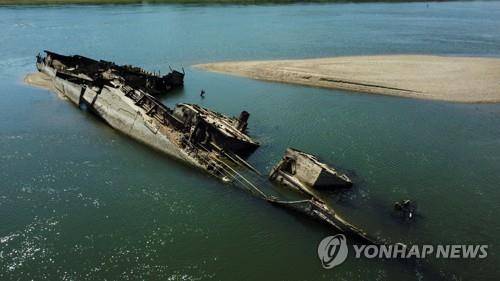 다뉴브강에서 발견된 2차대전 독일 군함  [로이터 연합뉴스 자료사진. 재판매 및 DB금지]