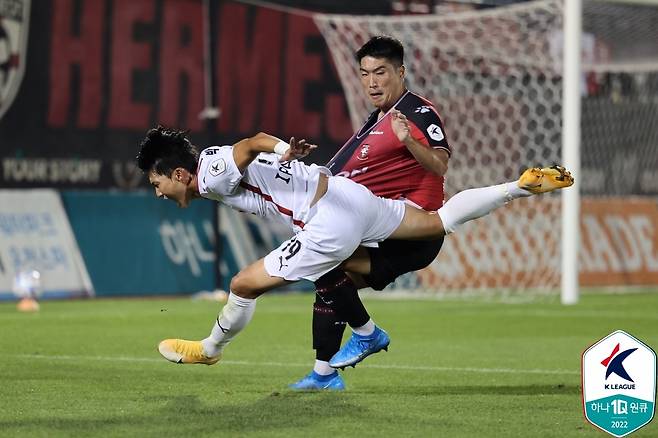 부천과 부산의 경기(한국프로축구연맹 제공)