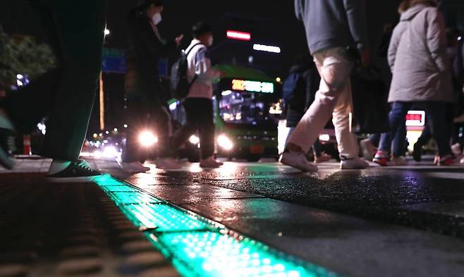 바닥 신호등./성동구 제공