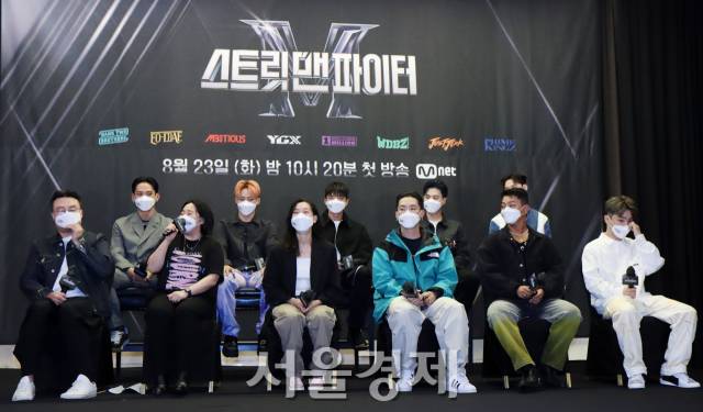 '스트릿 맨 파이터' 제작진과 크루 리더 / 사진=김규빈 인턴기자