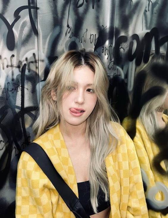 Former Sommy, sticking out her tongue and showing off her 'hip ...