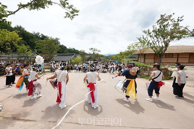 영주 선비세상에는 다채로운 주말상설 공연이 펼쳐진다