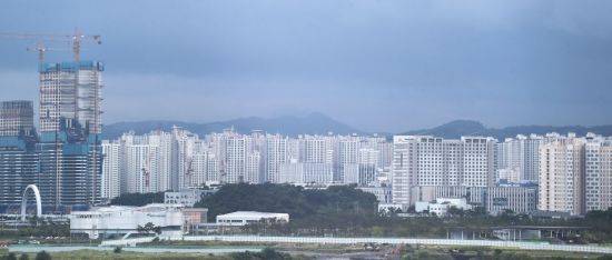 세종시청에서 바라본 일대 아파트 단지 전경. [이미지출처=연합뉴스]