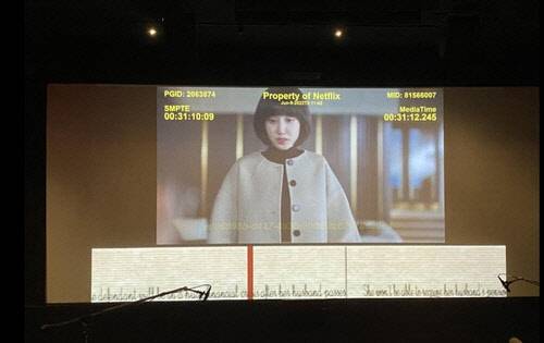 23일(현지시간) 넷플릭스가 캘리포니아주 버뱅크의 스튜디오에서 '이상한 변호사 우영우'의 영어 더빙 작업을 진행 중이다.  버뱅크=연합뉴스