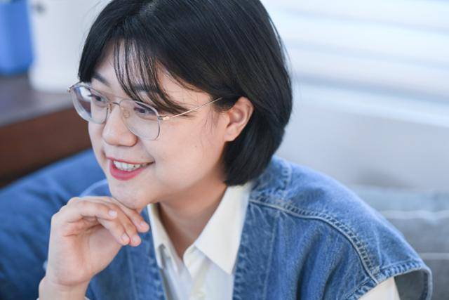 그림을 매개로 생각을 전하는 크리에이터 이연(LEEYEON)으로 살고 있는 생활예술인 이연수(30)씨. 김하겸 인턴기자