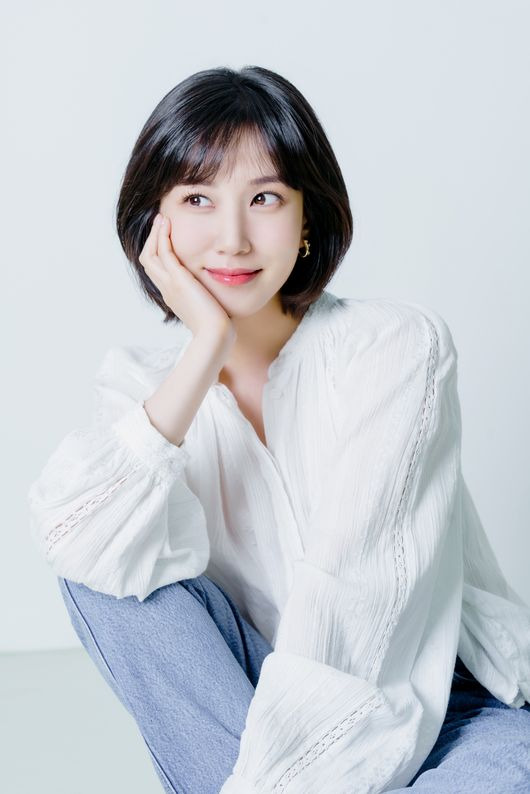 Following Interview1), Actor Park Eun-bin (31) explained the process of the birth of a screen that introduces itself to people Young-woo first met in the drama Wooyoungwoo.Park Eun-bin said in an interview with a cafe in Apgujeong, Seoul on the afternoon of the 22nd, The first test shot was a god introducing himself as a new lawyer. According to the director, he thought that he was right after shooting. Wooyooungwoo, a strange lawyer (playwright Moon Ji-won, director Yoo In-sik) is a drama depicting the survival of a large law firm by a new lawyer, Wooyoungwoo (Park Eun-bin), who has a genius brain and autism spectrum at the same time.Wooyoungwoo has been suffering from failing to pass the rotary door of the entrance to the building since the first day of work at Hanbada, a law firm, and barely enters with the help of Lee Jun-ho (Kang Tae-oh).When I went to the office of lawyer Chung Myung-seok (Kang Ki-young) and introduced myself, I said, My name is Wooyoungwoo even if I read it upside down.Goose Tomato Switzerland India, Wooyoung Woo, explains.Park Eun-bin said, I have done the ambassador every time, but I think it was an important word to tell you that Young-woo is such a person.At first, there was trial and error in catching the tone of Youngwoo, but it was an ambassador that all of our crew agreed on. Park Eun-bin said, Personally, there was no work I did not do my best. I can not say which is the sicker finger and which is more attached.Wooyoungwoo, a strange lawyer, is a popularly loved work, but it seems to be remembered as a work that received great love in 2022.Thankfully, I met a character who calls me life-catch, and I think I will live without changing much in the future. Wooyooungwoo, a strange lawyer who started its first episode with 0.9% nationwide (the same as Nielsen Koreas provision) on June 29, was loved by viewers and recorded 11.7% in the 7th episode (broadcast on July 20), exceeding 10%.Wooyoungwoo, which had 9 episodes (broadcasted on July 27) recorded 15.8% and exceeded the 15% mark, ended in popularity with 17.5% in the last episode of End on the 18th of this month.I want to give it to the Cetaceans of this world (laughing) and I am truly grateful for your love.I had a really grateful day for sending a lot of support to Actor Park Eun-bin.I want to support the days of those who have watched Wooyoungwoo.  (It continues at Interview3)tree extract