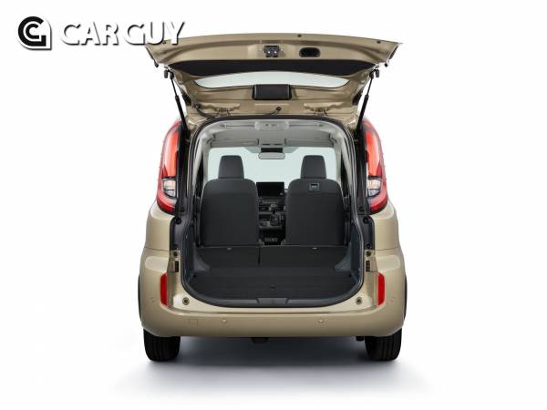 토요타 시엔타 2,3열 폴딩..트렁크 도어 크기가 엄청나다