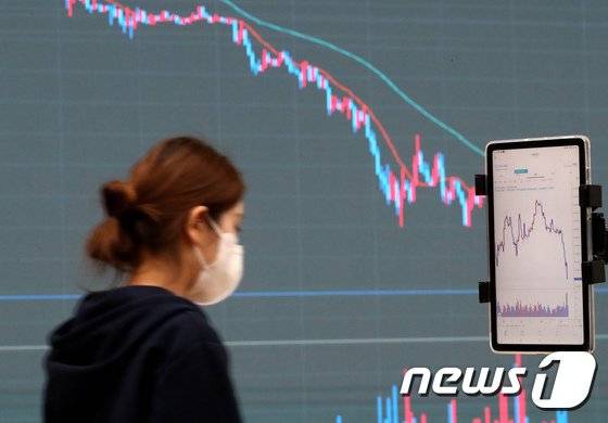 지난 5월12일 서울 서초구 빗썸 고객센터 전광판에 비트코인 등 가상자산의 차트가 표시되고 있다. /사진=뉴스1