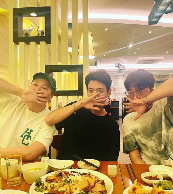 왼쪽부터 김대명, 정경호, 신원호PD