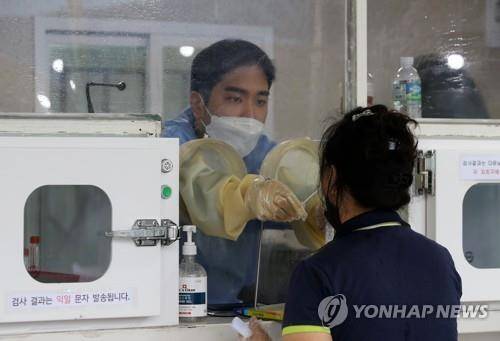 코로나19 검사 [연합뉴스 자료사진]