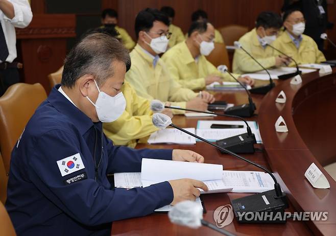 민방위복 시제품 입은 이상민 행정안전부 장관 [연합뉴스 자료사진]